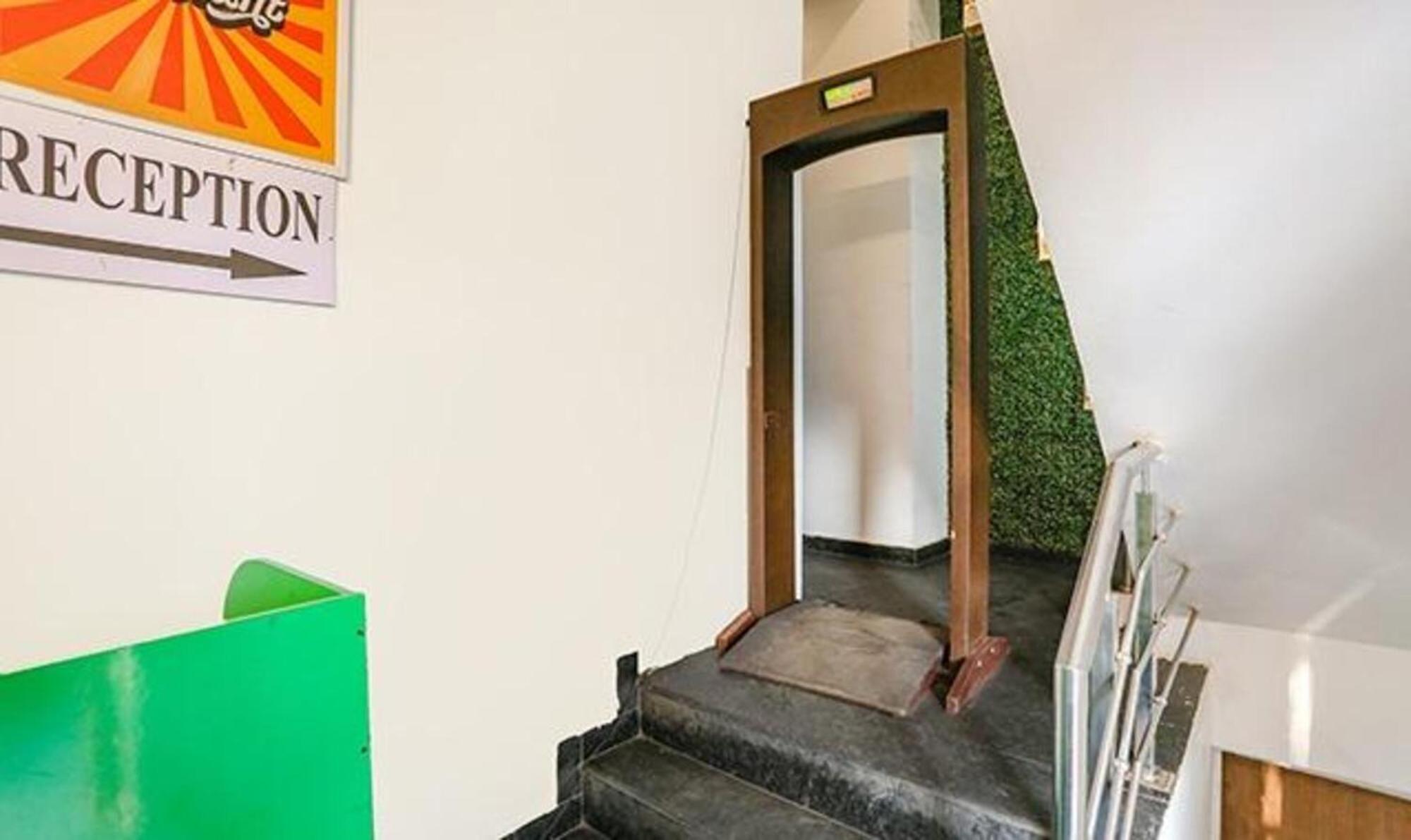 Fabhotel Urban Residency Model Town Neu-Delhi Exterior foto