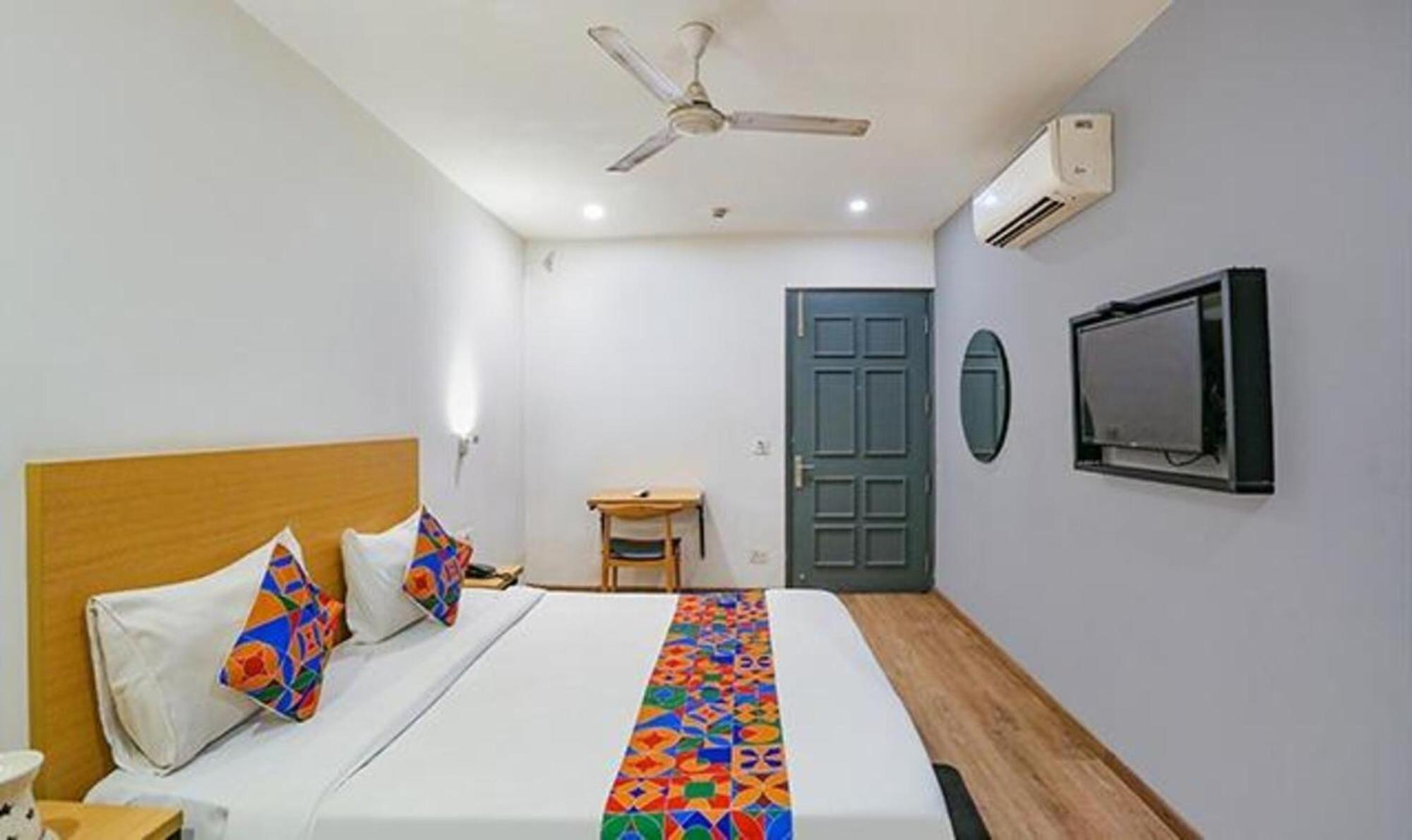 Fabhotel Urban Residency Model Town Neu-Delhi Exterior foto