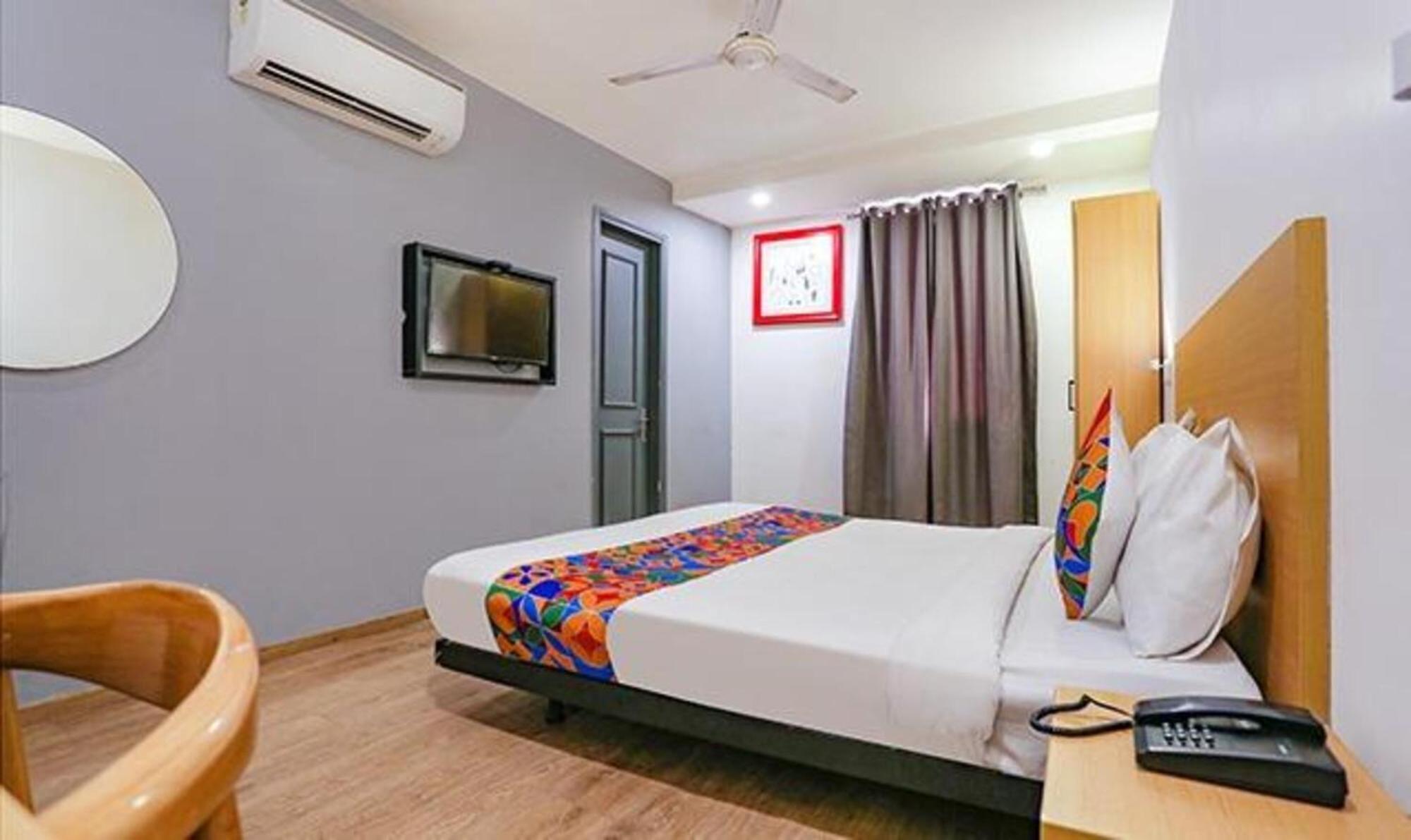 Fabhotel Urban Residency Model Town Neu-Delhi Exterior foto